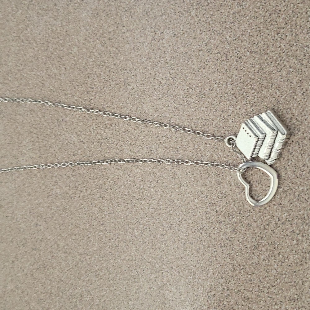I love Books chain necklace